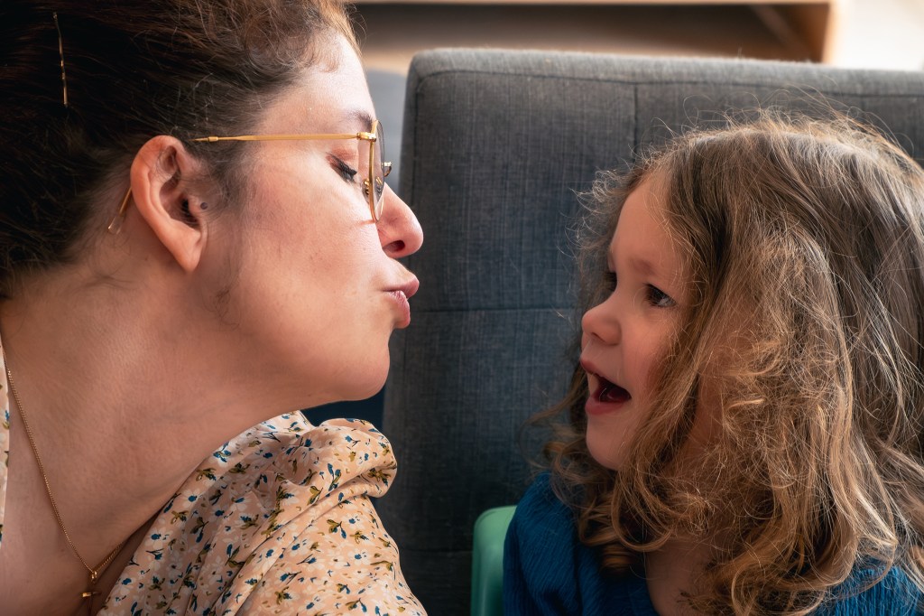 Reportage photo vs séance posée : la vraie différence pour des souvenirs&nbsp;authentiques